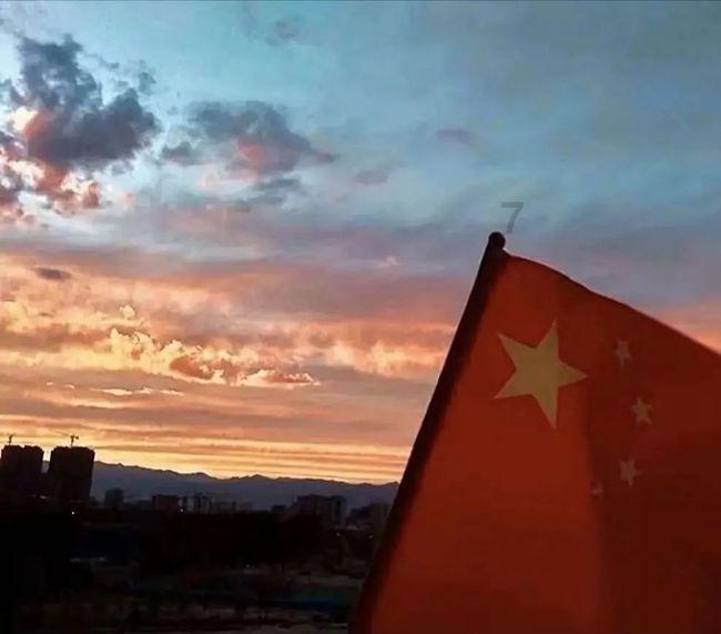 动漫人物吃东西